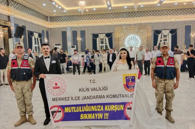 Kilis’te ’Mutluluğunuza Kurşun Sıkmayın’ uyarısı