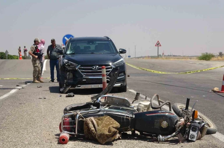 Kilis’te otomobil ile çarpışan motosikletin sürücüsü hayatını kaybetti 