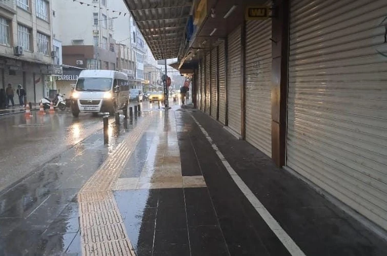 Kilis’te sağanak yağış etkili oluyor