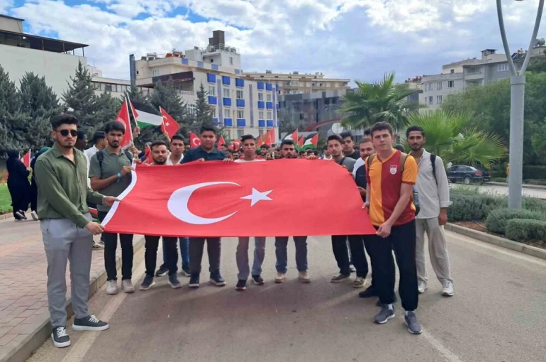 Kilis’te üniversite öğrencilerinden Filistin’e destek yürüyüşü
