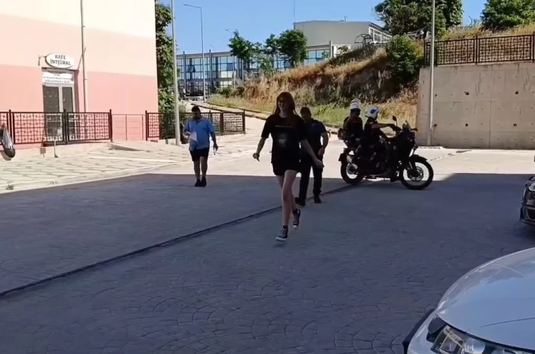 Kimliğini evde unutan YKS adayının yardımına Yunus polisleri yetişti
