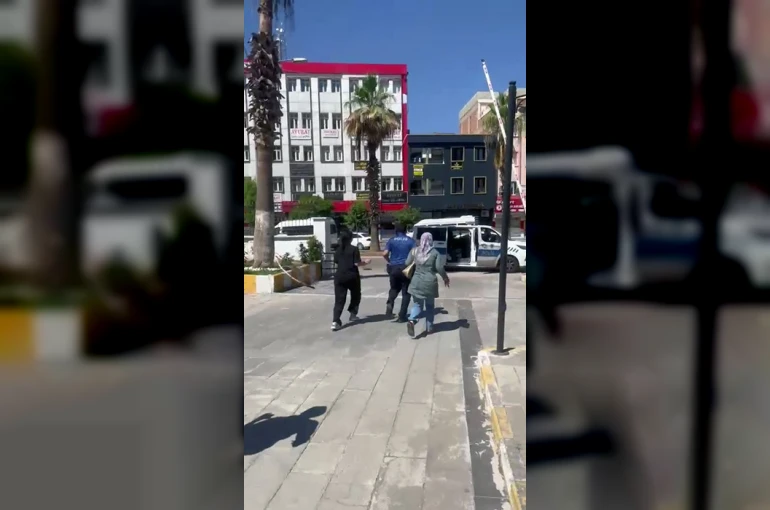 Kimliğini unutan öğrenciye polis yardım etti