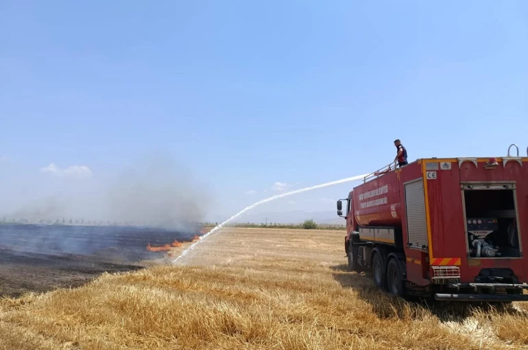 Kırıkhan’da anız yangını yaşandı