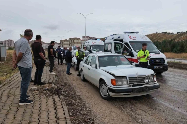 Kırıkkale’de iki otomobil çarpıştı: 3 yaralı