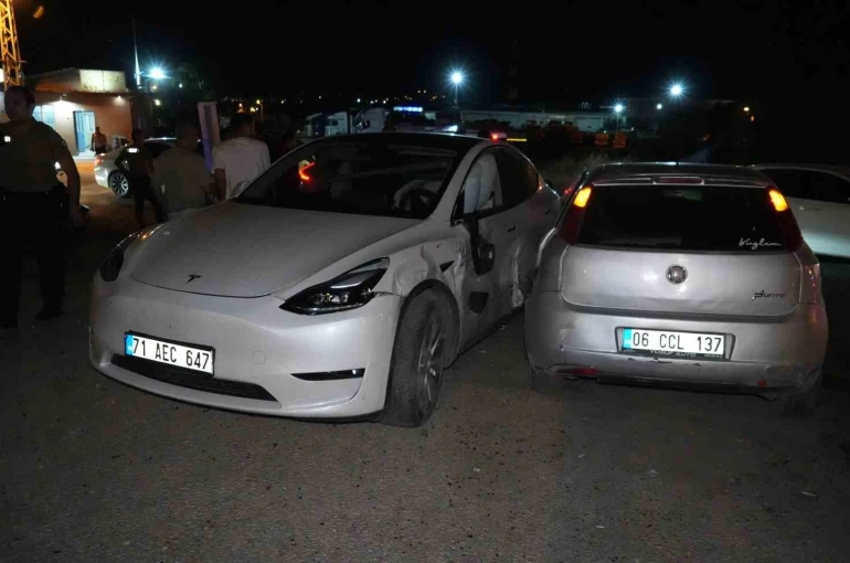 Kırıkkale’de iki otomobil çarpıştı: 4 yaralı