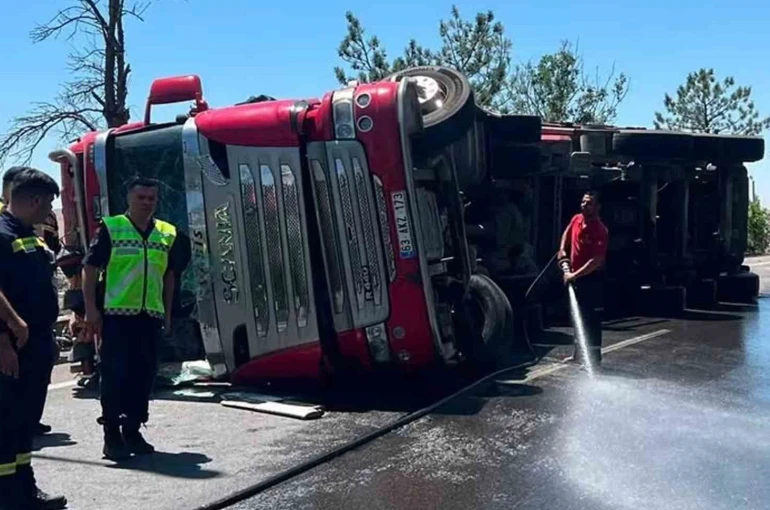 Kırıkkale’de tır devrildi: 1 yaralı 