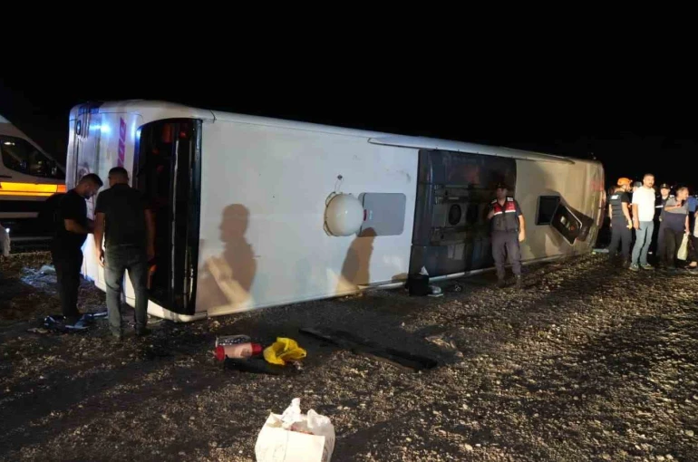 Kırıkkale’de yolcu otobüsü devrildi: Çok sayıda yaralı var