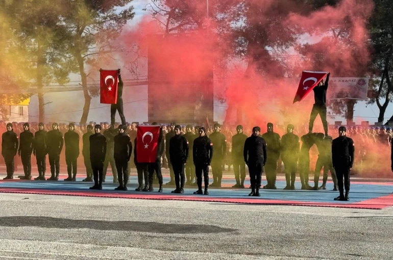 Kırkağaç’ta uzman erbaşların mezuniyet coşkusu