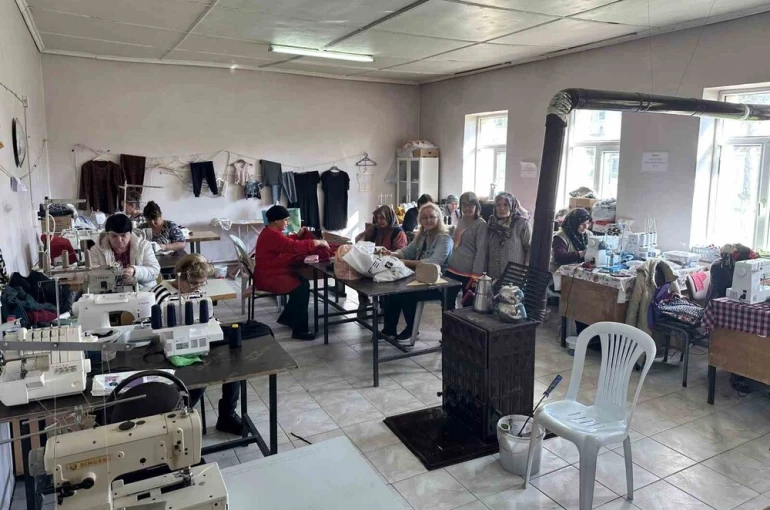 Kırkkepenekli’de kadınlar dikişle üretime katılıyor
