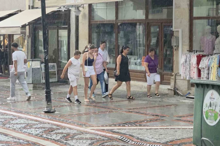 Kırklareli ve Edirne’de sağanak hayatı olumsuz etkiledi