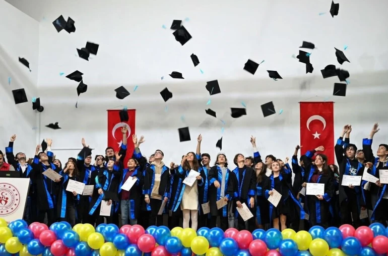 Kırklareli’nde geleceğin teknoloji yıldızları mezun oldu