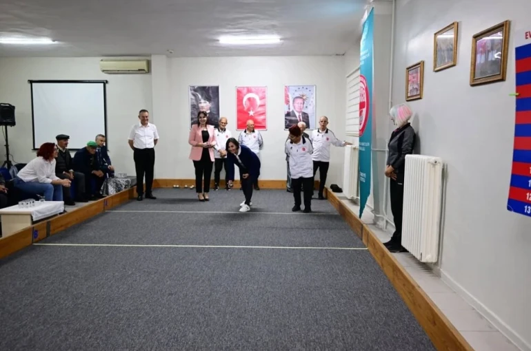 Kırklareli’nde huzurevi sakinleri ile protokol üyeleri arasında bocce müsabakası