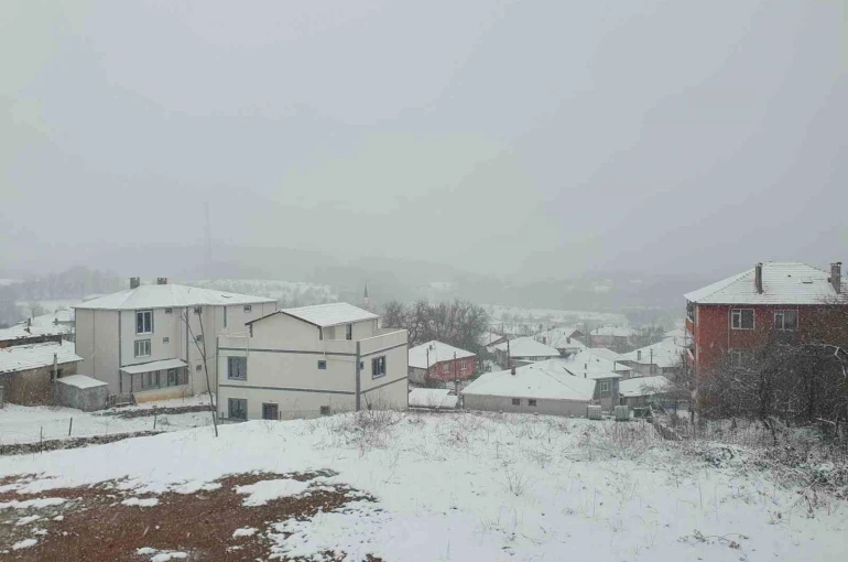 Kırklareli’nin yüksek kesimleri beyaza büründü