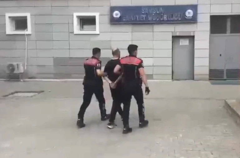 Kırmızı bültenle aranan firari ile uyuşturucu hükümlüsü yakalandı