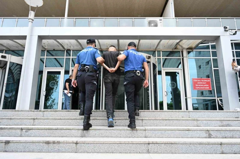 Kırmızı bültenle aranan hükümlü havalimanında yakalandı