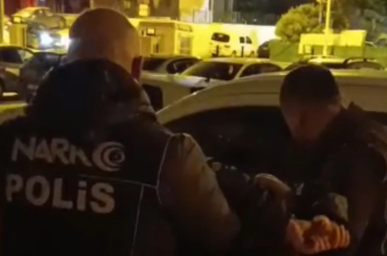 Kırmızı bültenle aranan uyuşturucu baronu Mersin’de yakalandı