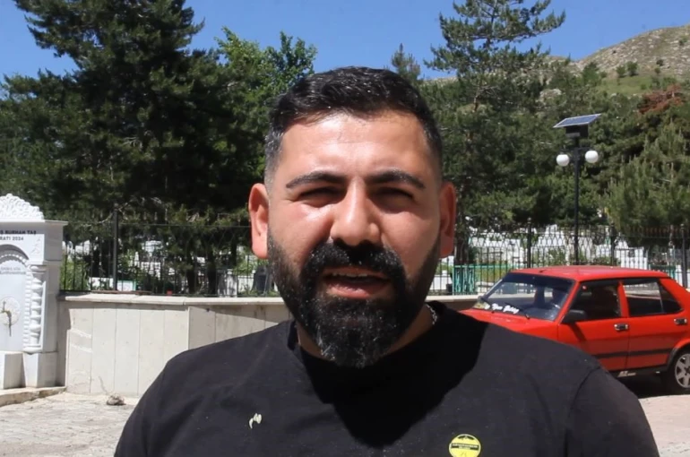 Kırsalda karşılaştığı anne ayı ve 3 yavrusunu, bağırıp korkutarak kaçırdı