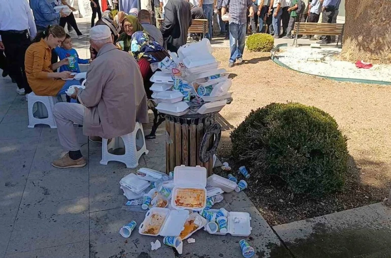 Kırşehir’de Ahi pilavı dağıtımında izdiham