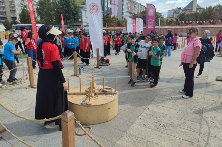 Kırşehir’de Geleneksel Oyunlar Şöleni yapıldı