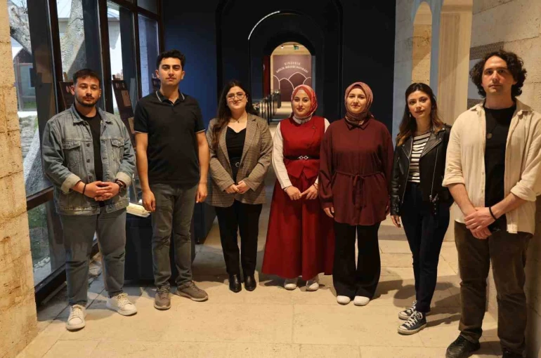 Kırşehir’de gençler 88 saatlik eğitimin ardından müzede rehberlik yapıyor