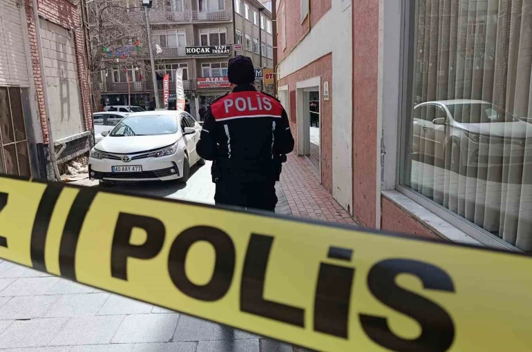 Kırşehir’de husumetli kavgası: Kahvehaneye kurşun sıktı, 2 kişi yaralandı