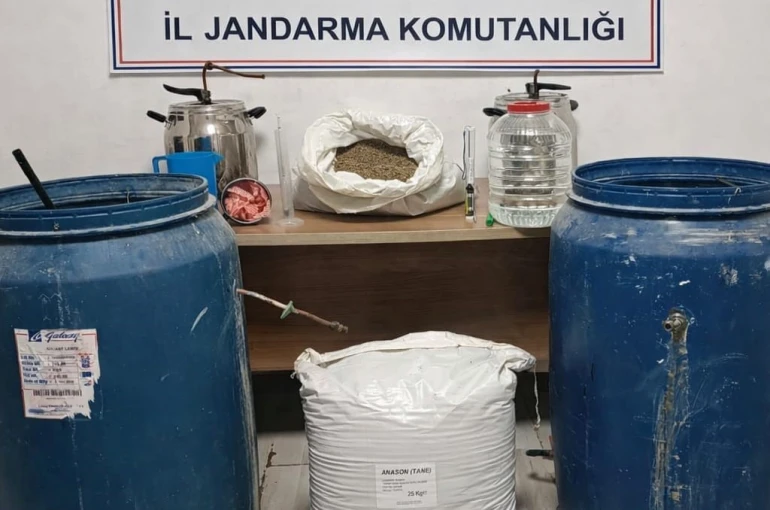 Kırşehir’de kaçak alkol üretimi yapan kişiye operasyon