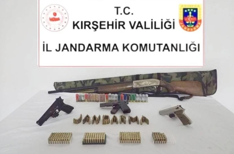 Kırşehir’de ruhsatsız silah operasyonu: 4 silah ele geçirildi