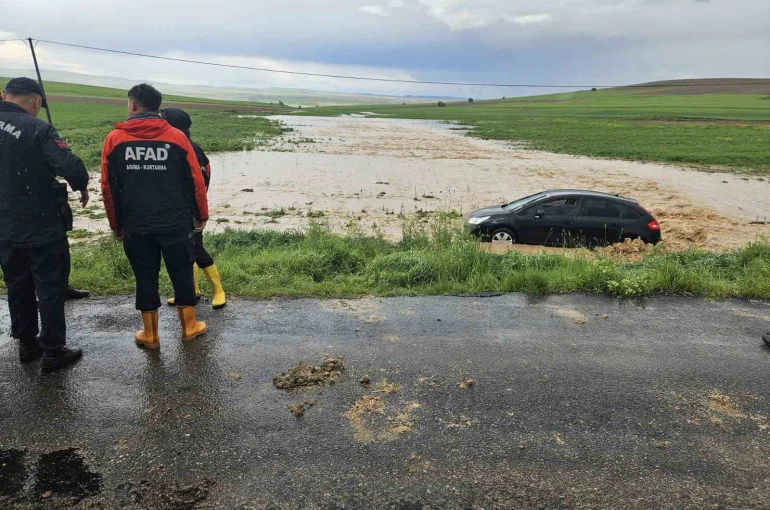 Kırşehir’de sağanak sele neden oldu
