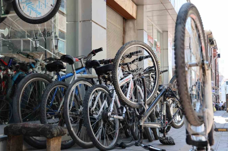 Kırşehir’de yaz sezonu bisiklet satış ve kiralamalarını hareketlendirdi