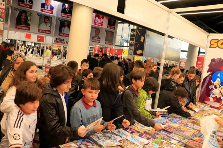Kitap fuarında çocukların çizgi roman sevgisi