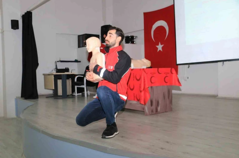 Kızılay’dan çocuklara ilk yardım eğitimi