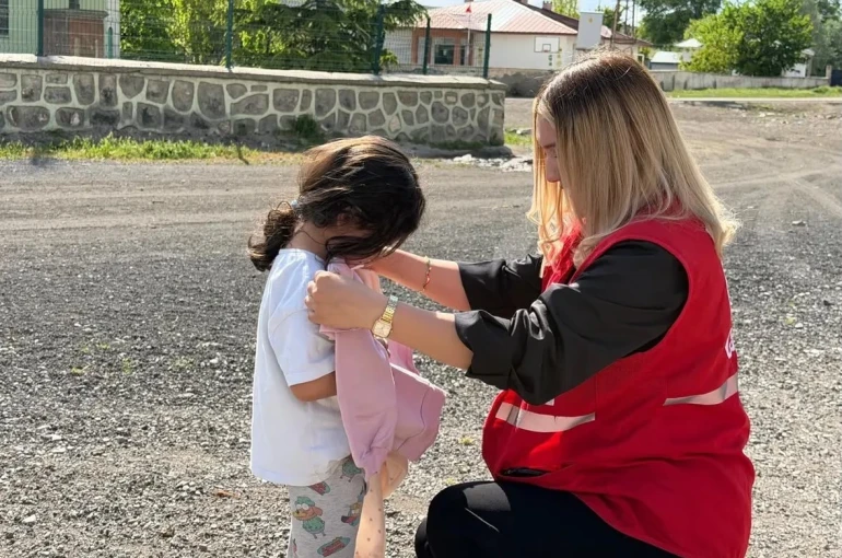 Kızılay’dan çocuklara yardım eli