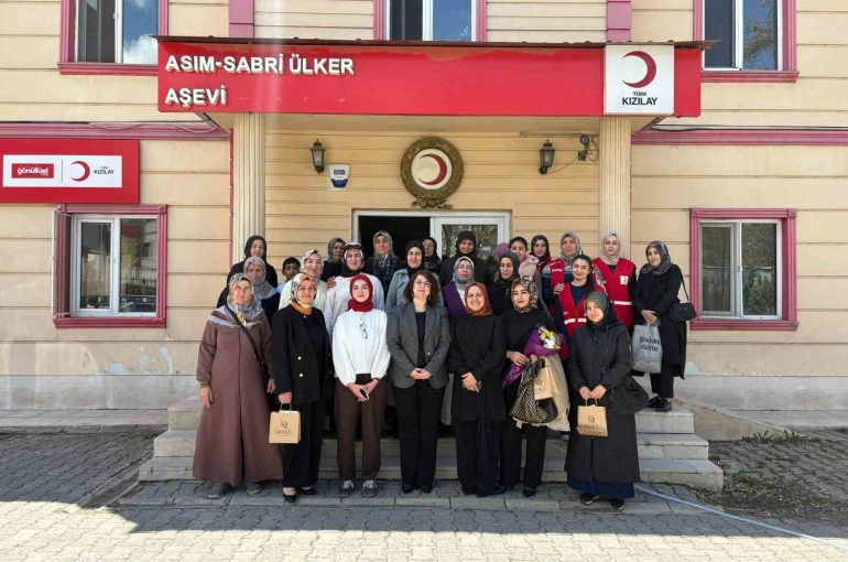 Kızılay’dan hem anne hem baba olan kadınlara Anneler Günü sürprizi