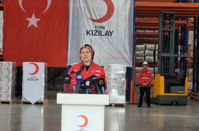 Kızılay’dan İran’a 48 tonluk insani yardım