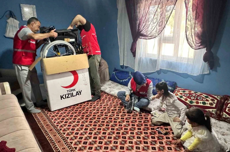 Kızılay’dan özel bireylere tekerlekli sandalye desteği 