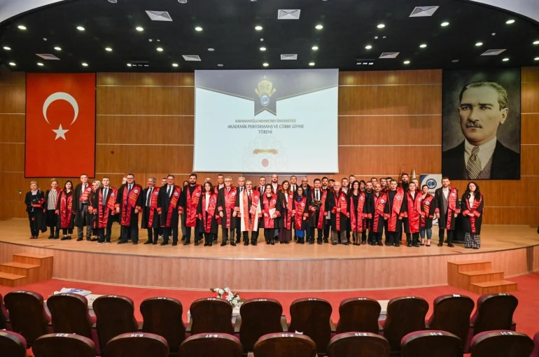 KMÜ’de akademik performans ve cübbe giyme töreni düzenlendi