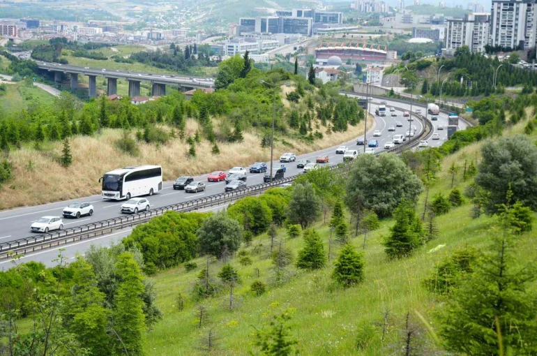Kocaeli geçişinde Anadolu’dan Avrupa’ya bayram dönüş trafiği akıcı ilerliyor