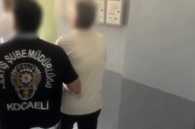 Kocaeli polisinin aradığı 8 yıllık firari İzmir’de yakalandı
