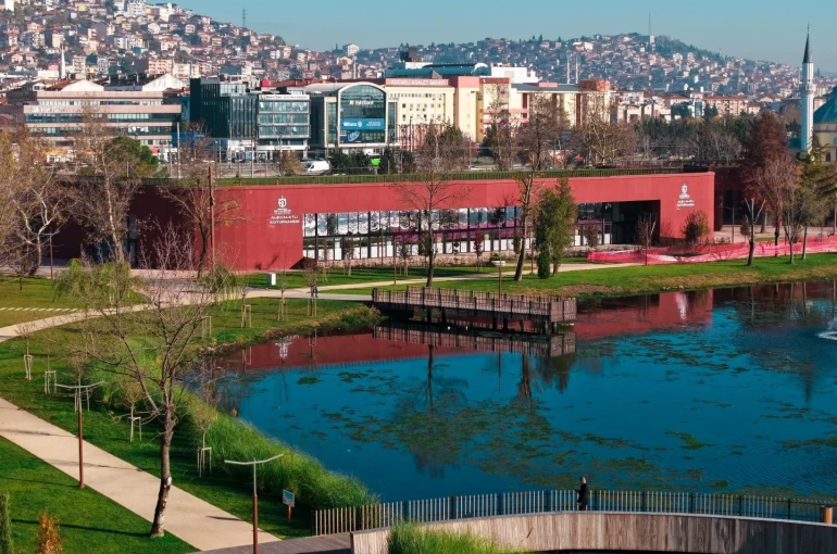 Kocaeli’de "Alev Alatlı Kütüphanesi ve Sanat Galerisi" törenle tanıtıldı