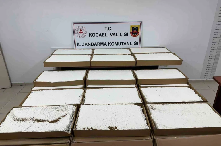 Kocaeli’de araçta 3 buçuk milyon liralık makaron ele geçti