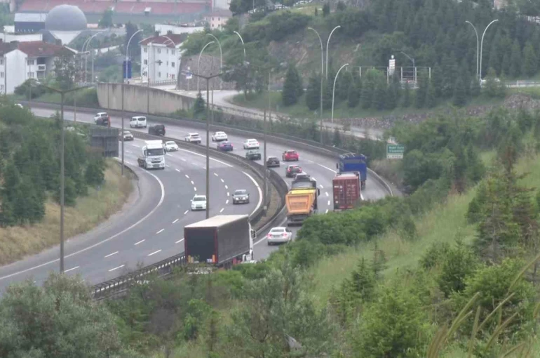 Kocaeli’de bayram tatilinin 3. gününde trafik akıcı seyrediyor