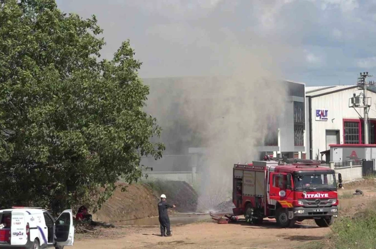 Kocaeli’de doğal gaz borusu delindi: Gaz metrelerce havaya yükseldi