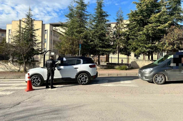 Kocaeli’de güvenli okul denetiminde aranan şahıs yakalandı