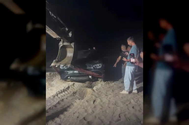 Kocaeli’de kontrolden çıkan otomobil denize uçtu