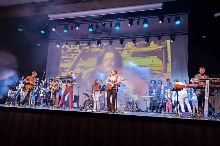 Kocaeli’de öğrenciler Barış Manço şarkılarıyla yarıştı