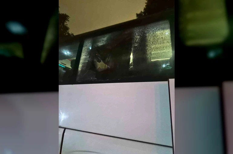 Kocaelispor taraftarlarına deplasmanda taşlı saldırı