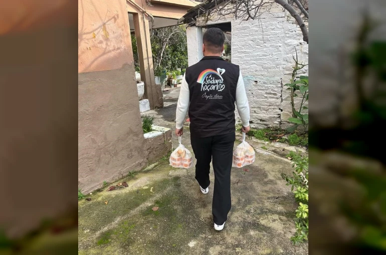 Koçarlı’da ihtiyaç sahiplerine sıcak yemek ve yakacak desteği