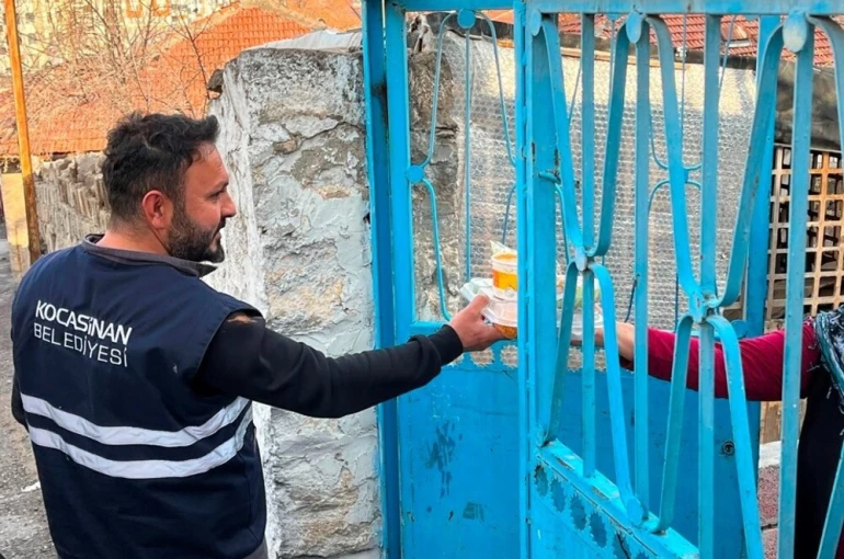 Kocasinan’da gönüller kazanılıyor: her gün 4 çeşit sıcak yemek evlere ulaşıyor