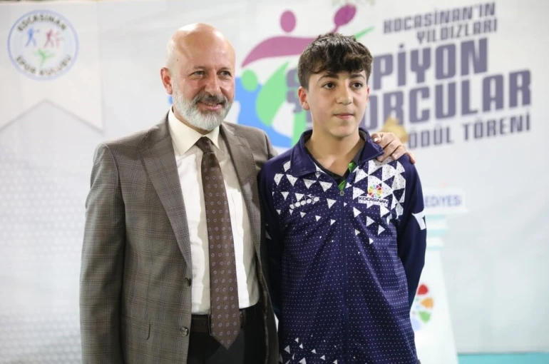 Kocasinan’ın gururu Kenan Eren Kahraman, uluslararası arenada fırtına gibi esti