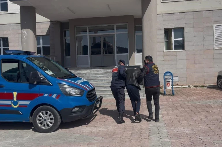 Komiserim yalanıyla 1 milyon TL dolandıran 2 şüpheli tutuklandı